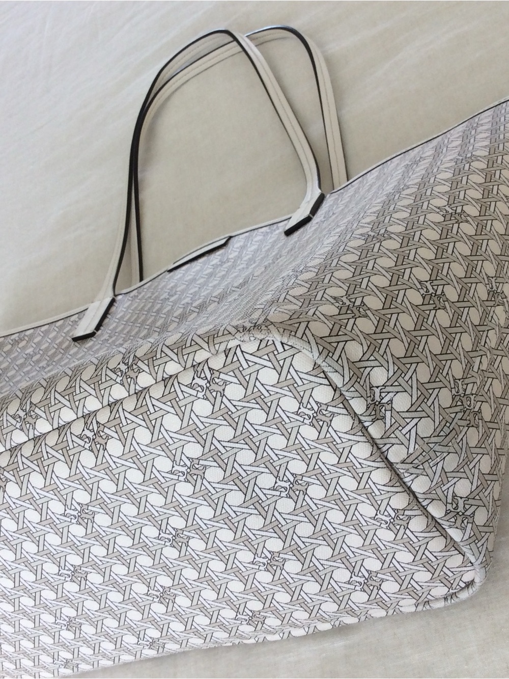 Tory Burch Ever Ready Cream and Black Tote with Matching Wristlet - Picture 7 of 17